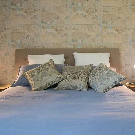Les Dames De Nage Bed & Breakfast